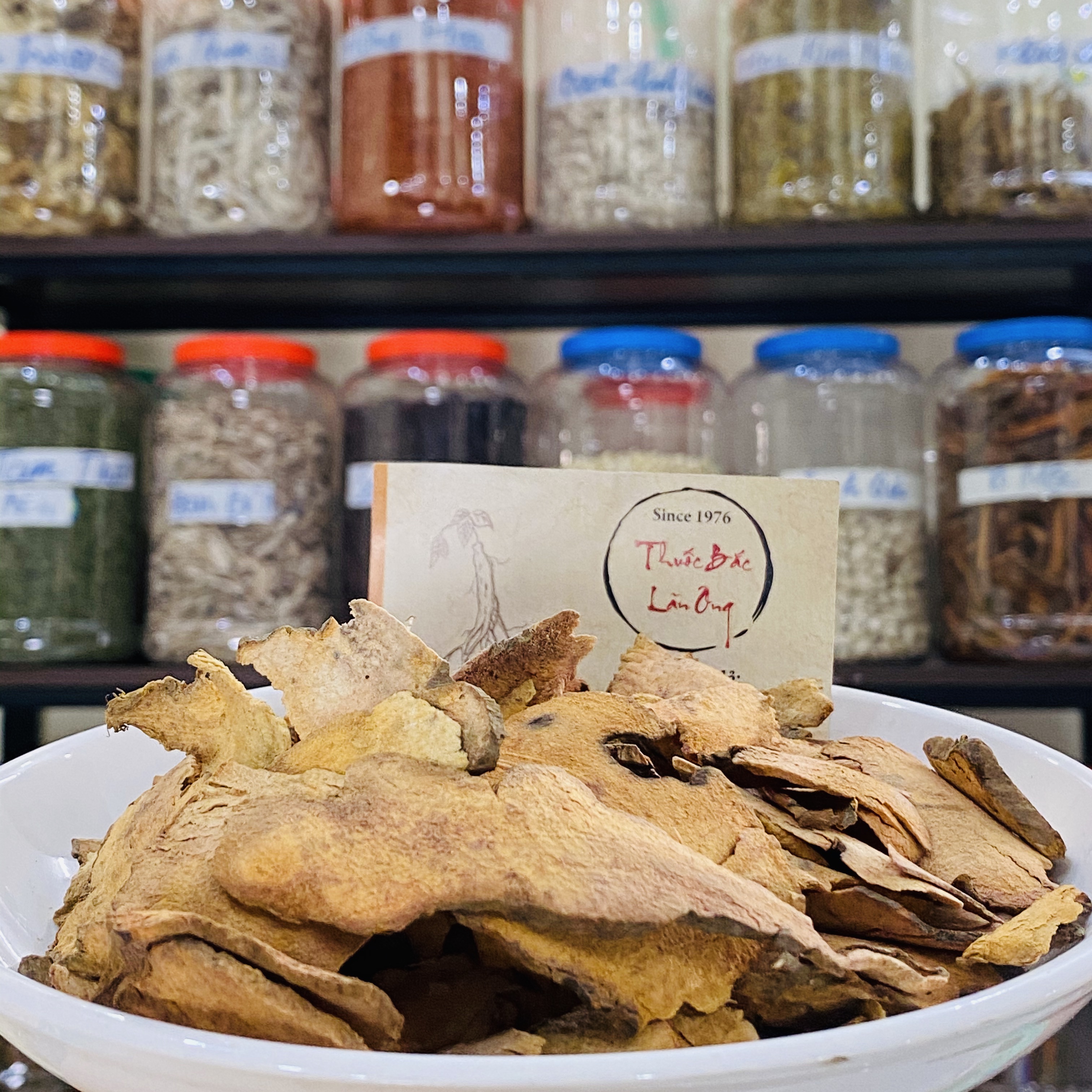 Thổ phục linh 100g, củ khúc khắc đỏ khô, thái lát mỏng, thơm, ngọt - Lãn Ông