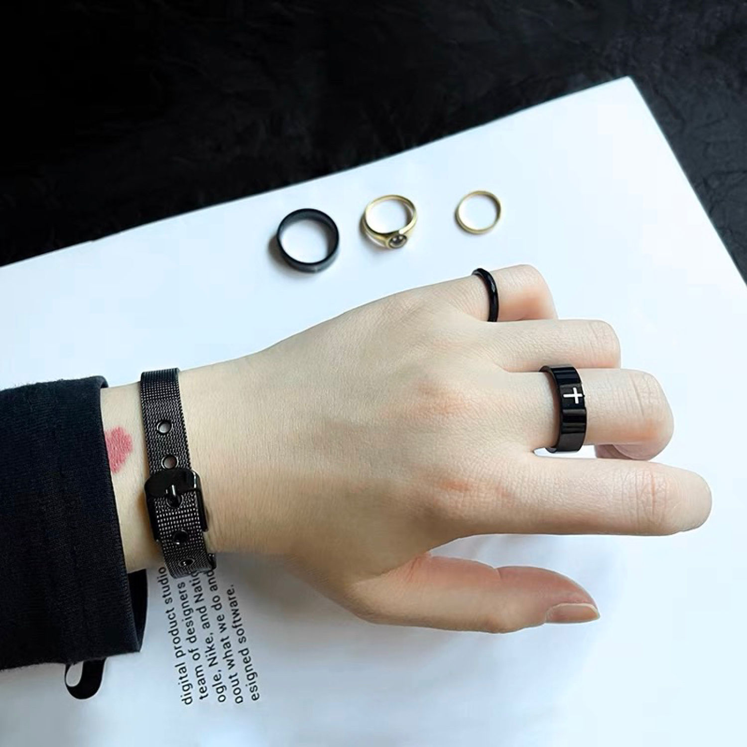 Nhẫn trơn basic khắc dấu cộng , nhẫn titan nam nữ đơn giản - Cactus Accessoriesss