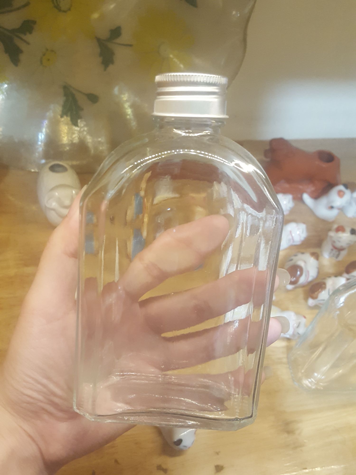 chai thủy tinh 250ml thân vuông dẹp vai tròn nắp nhôm