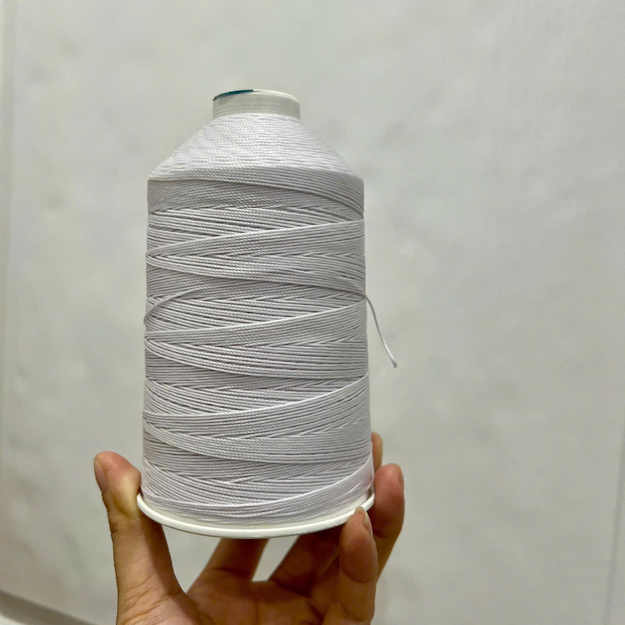 Chỉ khâu giày dép chuyên dụng (Màu trắng)
