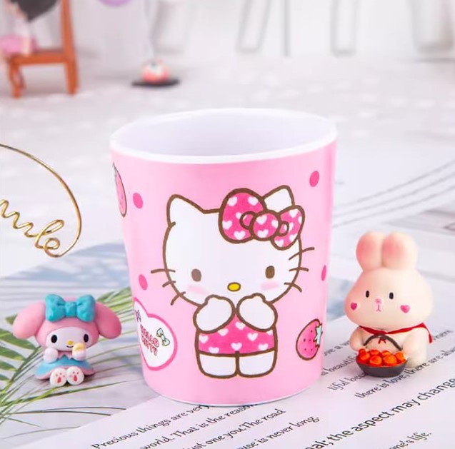 🌸ly uống nước hello kitty
