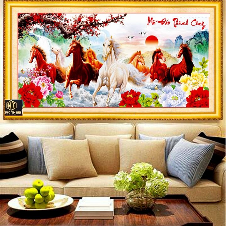 Tranh Gắn Đá Mã Đáo Thành Công VS351 KT180x85cm. Vải nền in sẵn ký hiệu, chống ẩm mốc và có phủ keo trong suốt