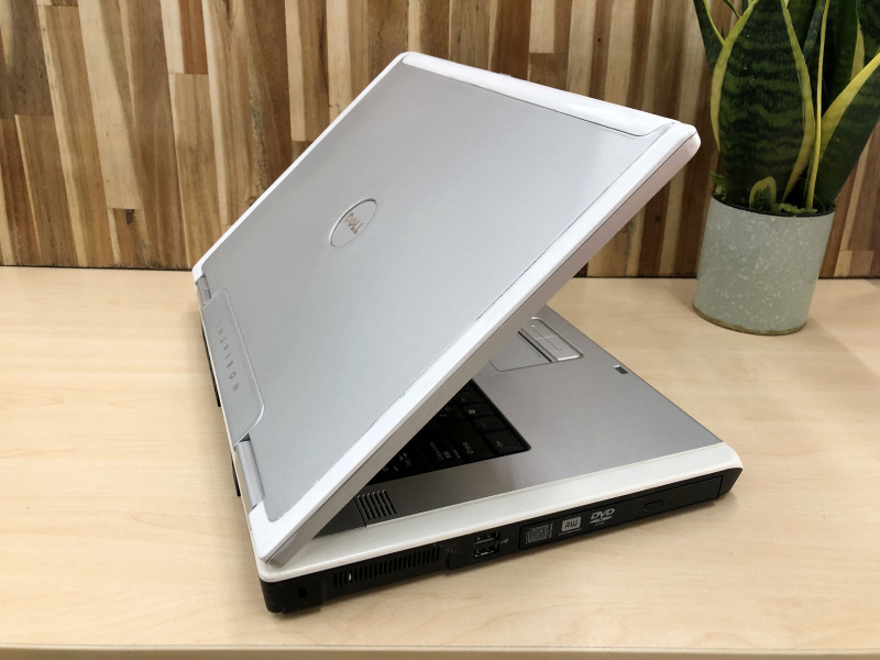 Laptop KHỔNG LỒ DELL 9400 - intel T7250 - 17 inch