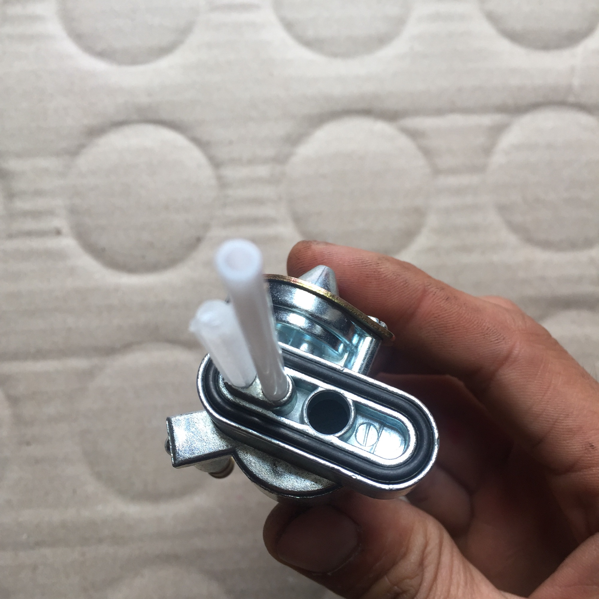Van khoá bình xăng xe honda 67 CD