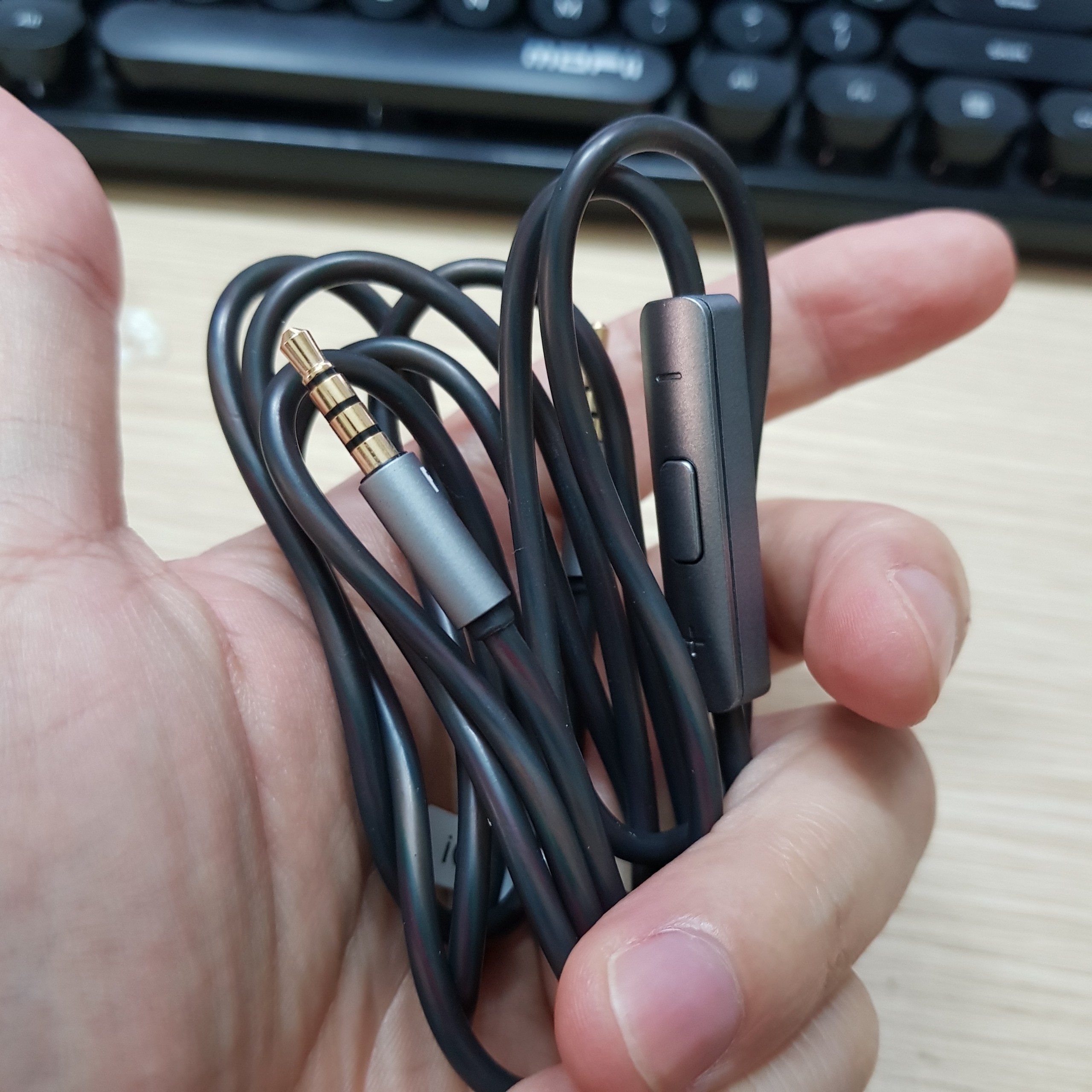 Dây cáp audio 3.5mm aux 2 đầu, có mic, tương thích ios