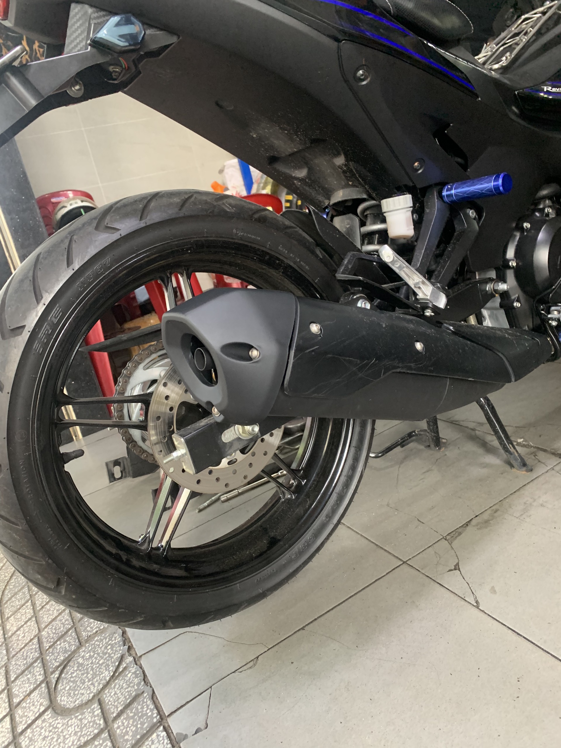CHỤP PÔ ĐEN NHÁM EXCITER 155 VVA