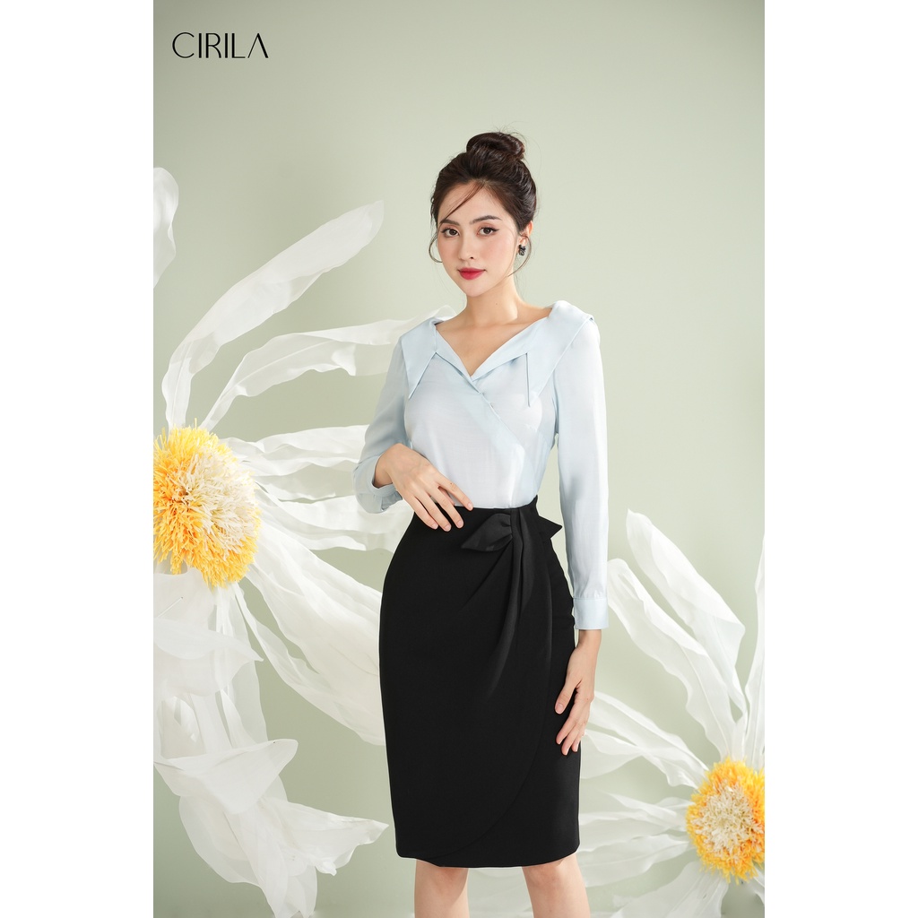 Áo sơ mi cổ V cách điệu xanh pastel Peony [CIRILA BY RIMMY]
