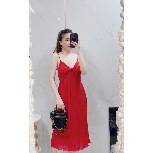 Đầm dập li xoắn ngực