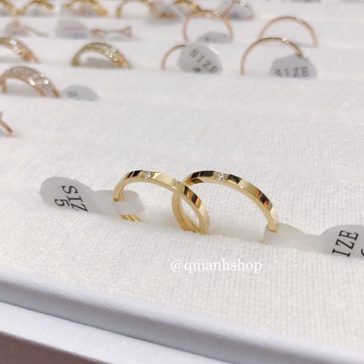Nhẫn titan đính đá chìm sang trọng