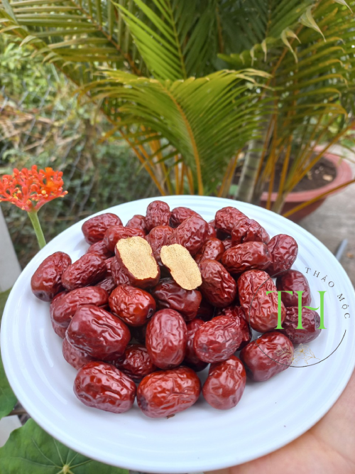 Táo Đỏ Tân Cương loại 1 cao cấp, ngọt, dày thịt, gói 500g, size trung chính hãng