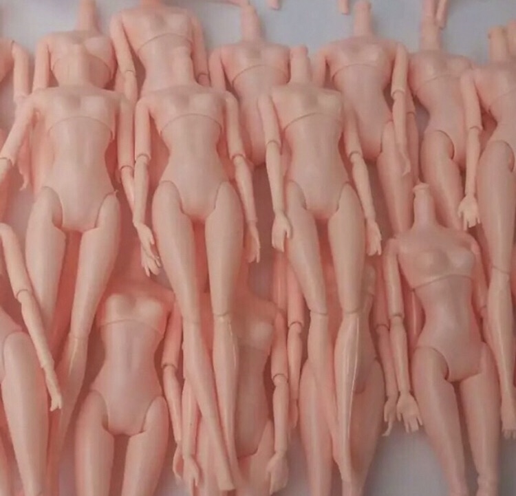 Thân búp bê