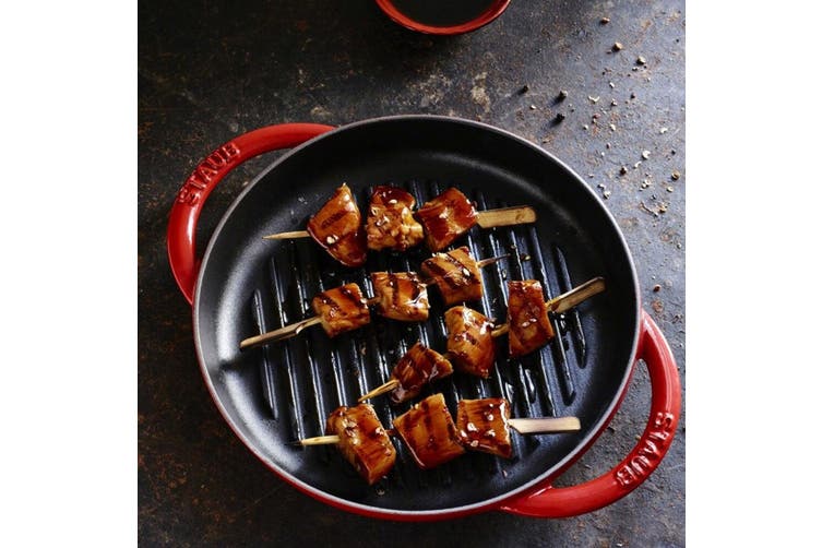 [Trả góp 0%] Staub – Chảo nướng màu đỏ cherry – 26cm
