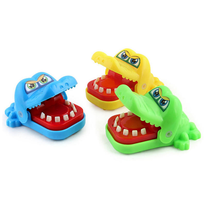 Game set crocodile