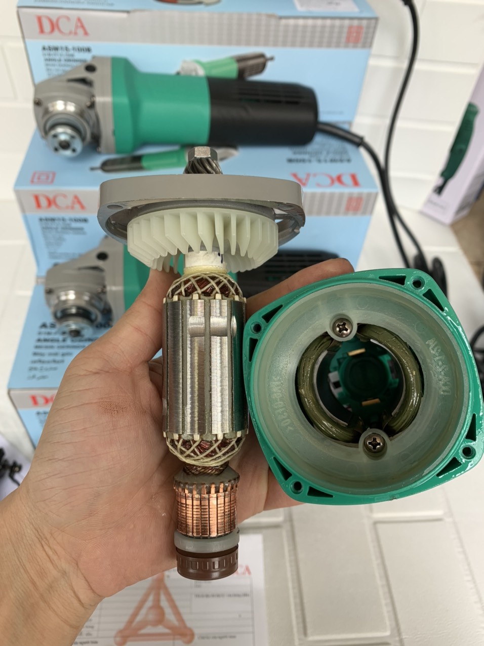 Máy mài góc 800W DCA ASM06-100B máy cắt cầm tay
