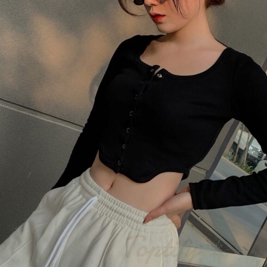 Áo croptop gân tay dài gài nút khoét eo