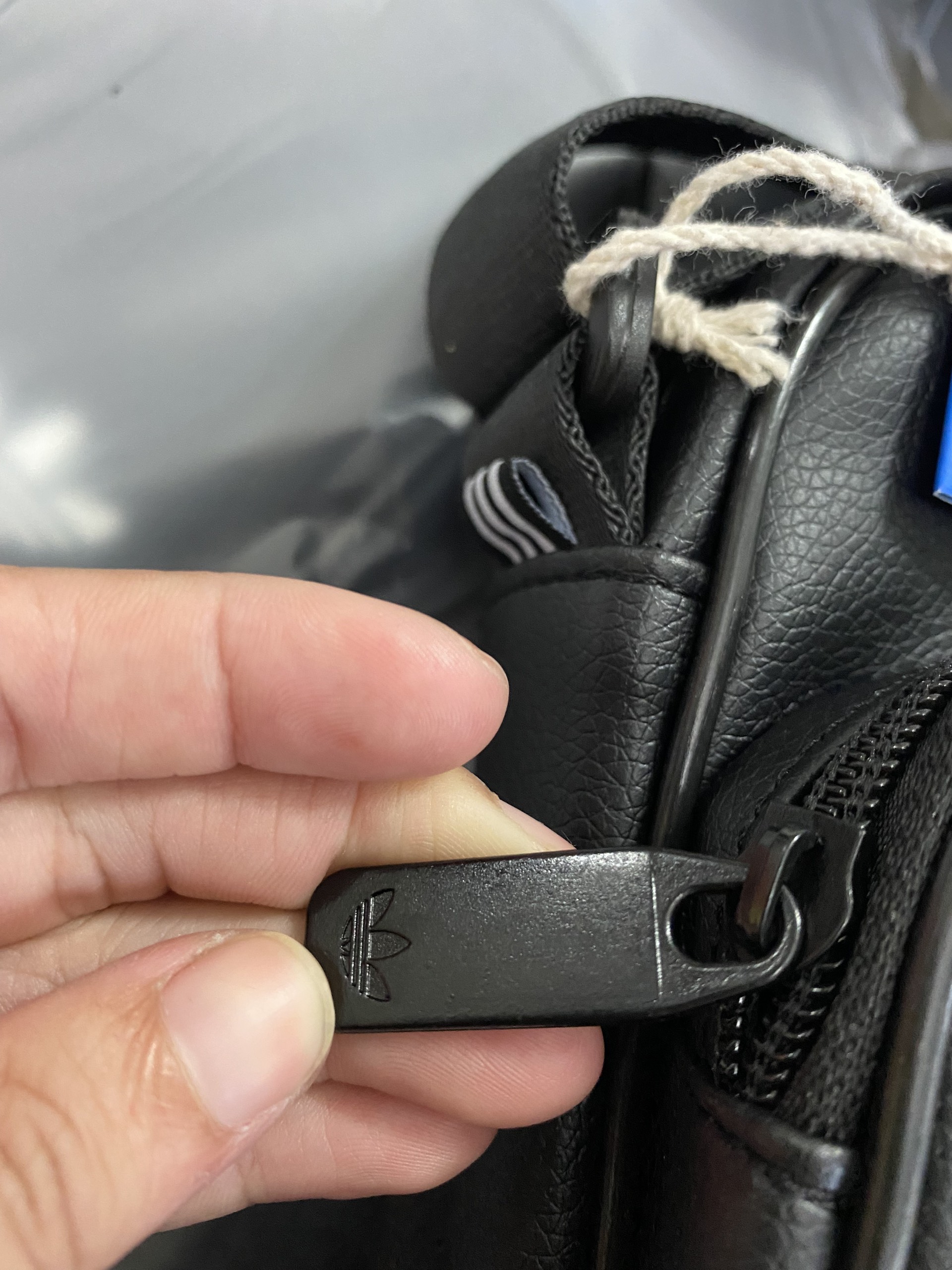 Túi đeo chéo Adidas fulltag VNXK