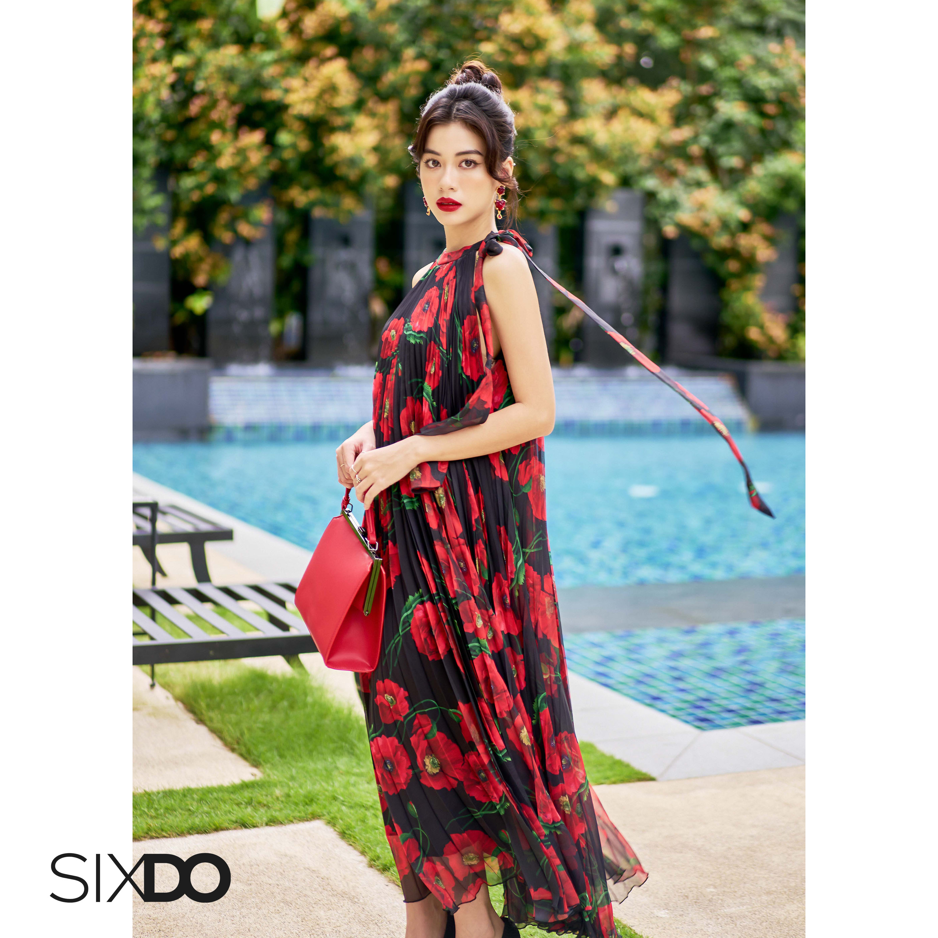 Đầm voan hoa xếp ly cổ yếm SIXDO (Black Poppy Halter Neck Midi Voile Dress)