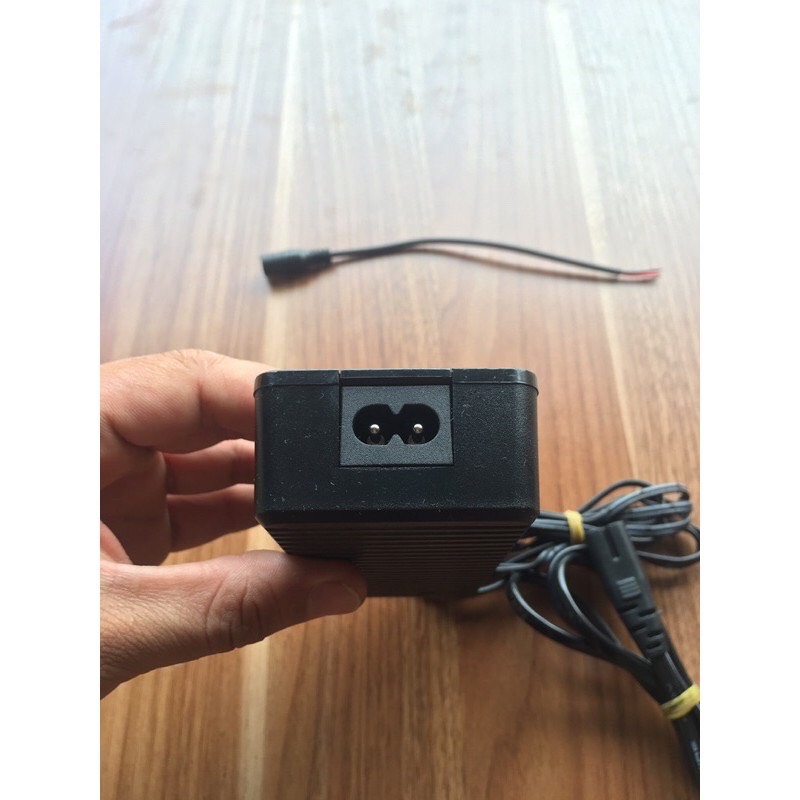 Bộ đổi nguồn 220v - 12v 5a cho máy bơm nước mini