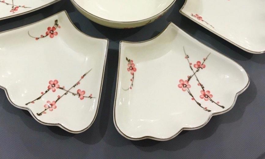 Set đĩa hoa mặt trời gốm sứ Bát Tràng vẽ đào đỏ