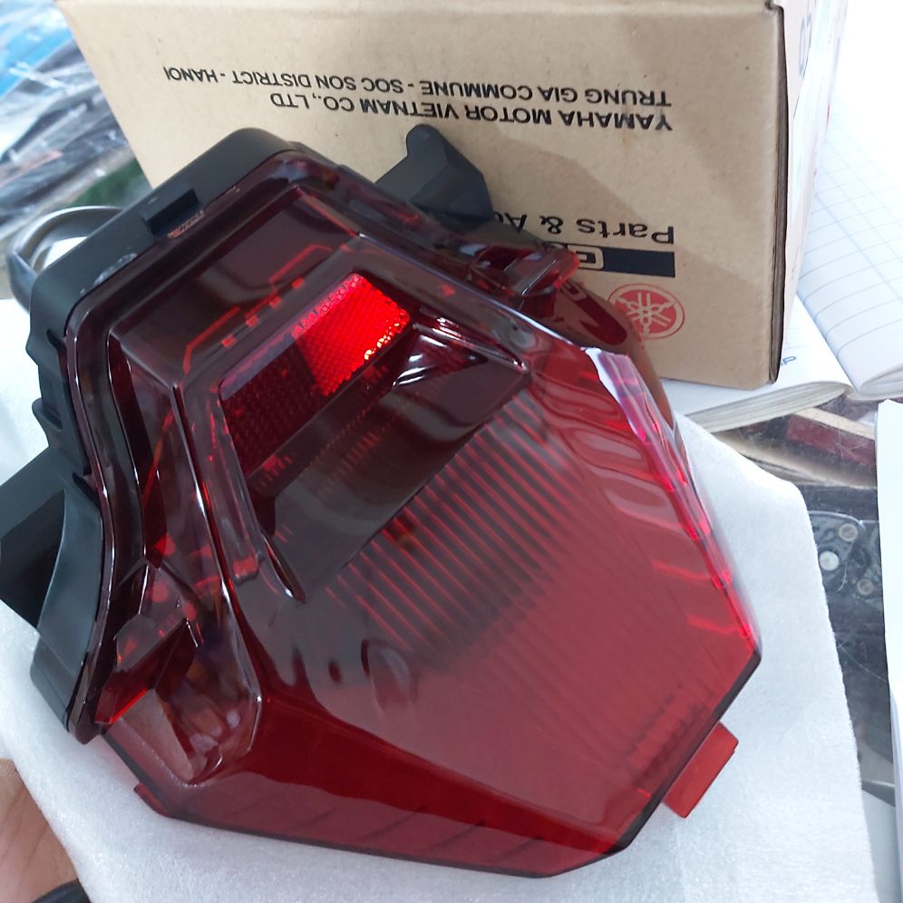 Đèn hậu exciter 150 zin