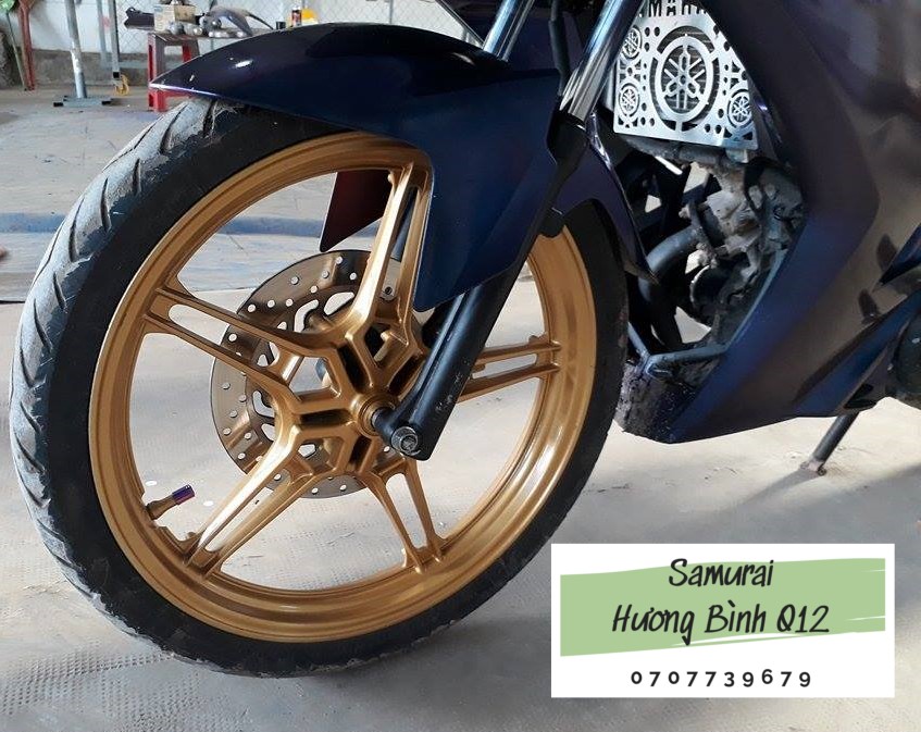 Sơn xịt samurai màu vàng ánh kim - 123 với bóng k1k