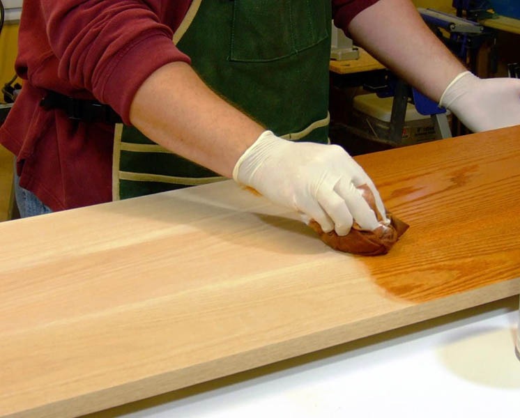 Dầu vecni Sơn la làm mới đồ gỗ( 500ml)