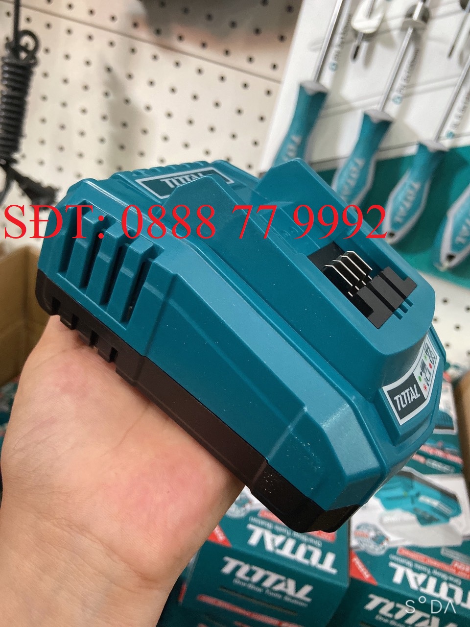 20v cục sạc pin li-ion total - tfcli2001