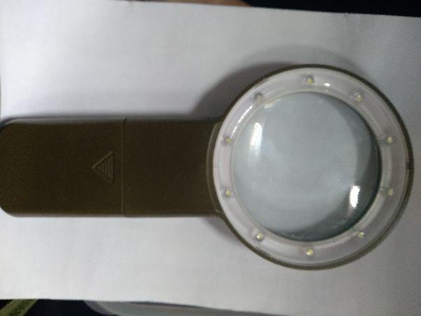 Kính lúp cầm tay 4x có đèn