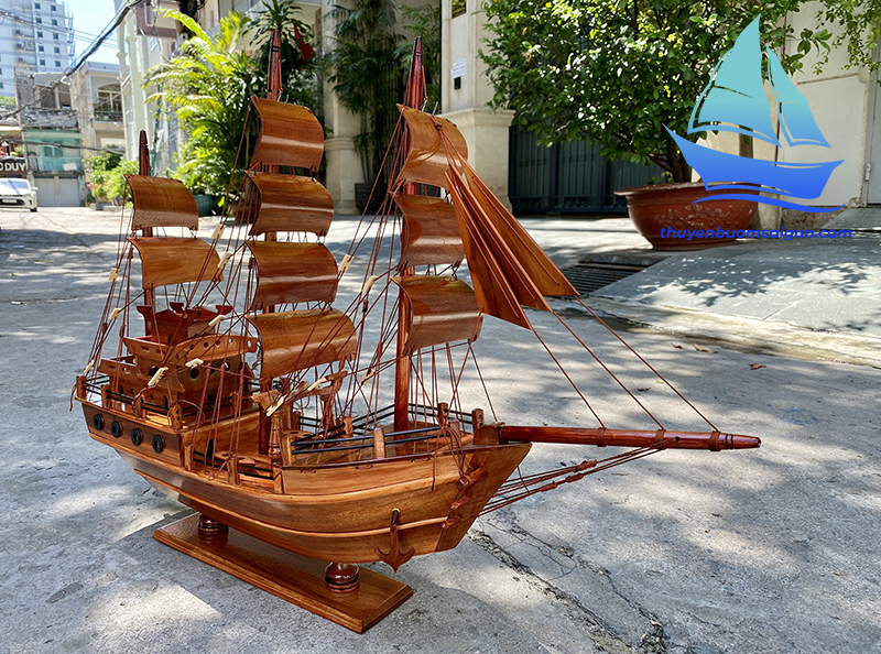 Thuyền buồm gỗ phong thủy Thái dài 75cm (gỗ Hương)