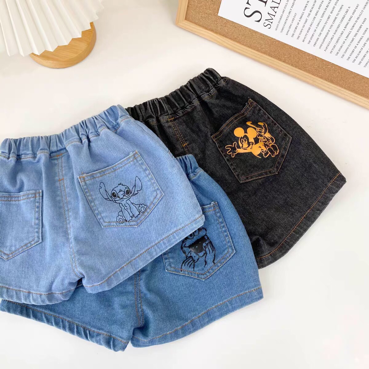 Quần jeans đùi nhiều hình cho bé