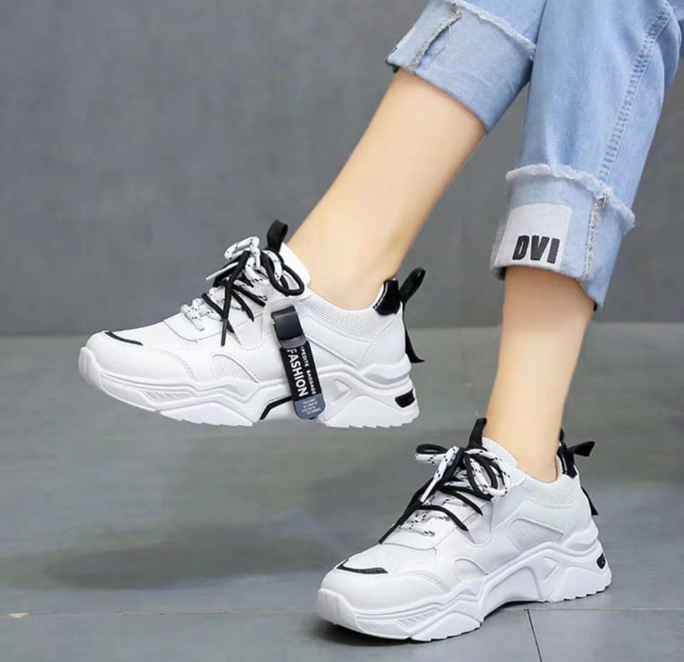 giày sneaker