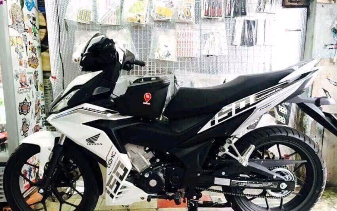 Tem rời dán xe winner trắng 3 lớp cao cấp