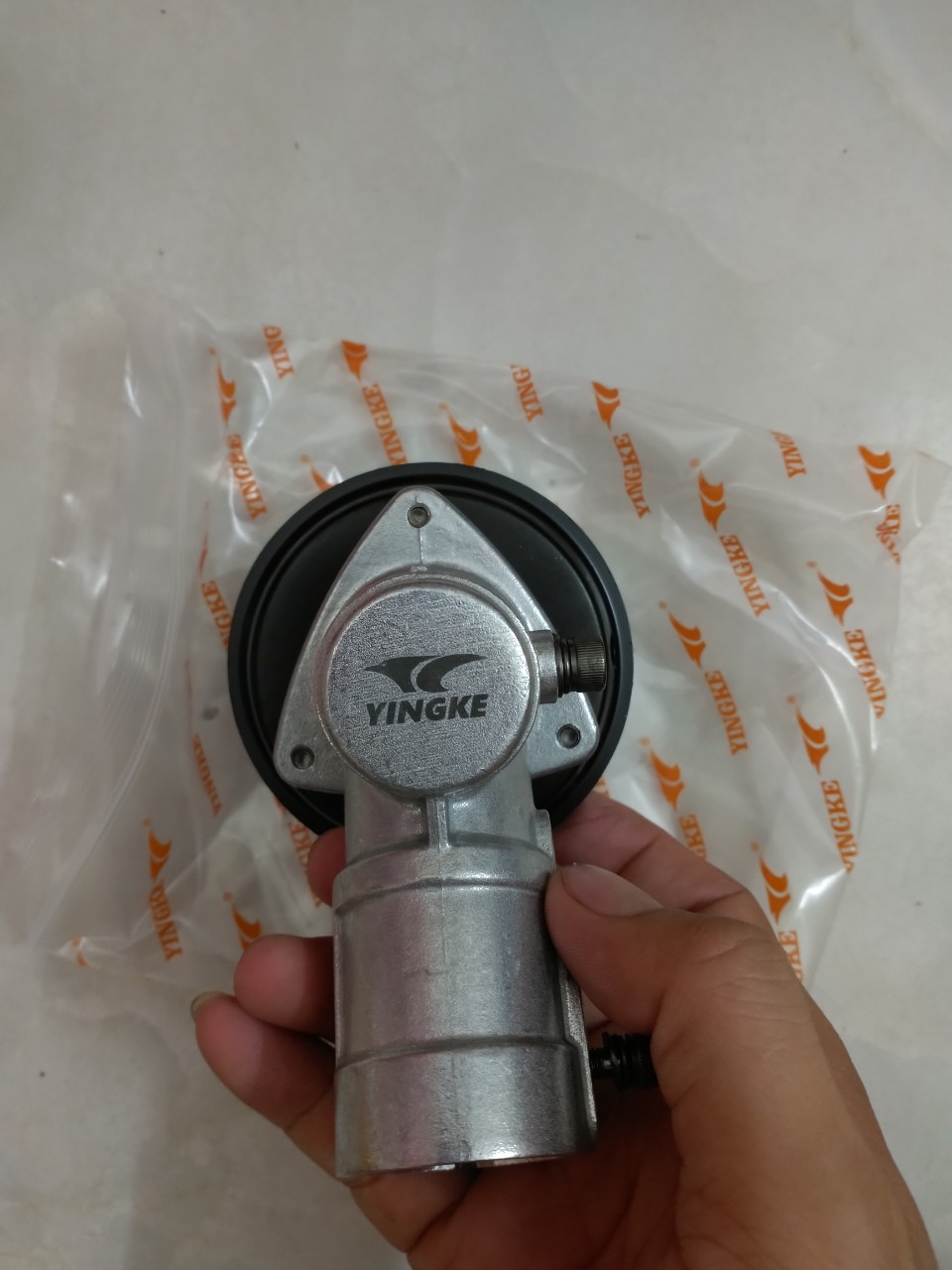 Đầu bò máy cắt cỏ dùng cho cần 28 Ty 9 Khía