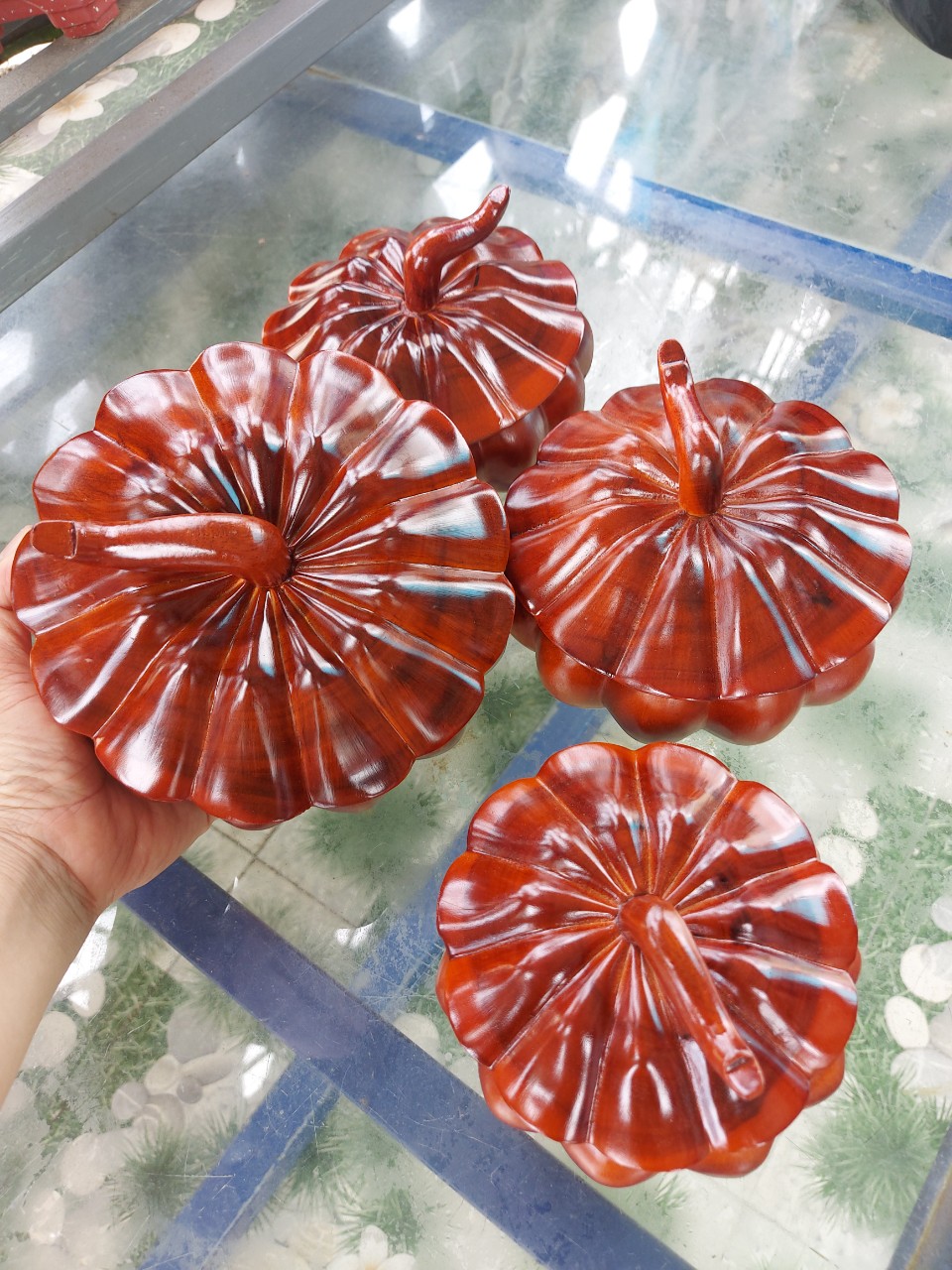 Khay đựng mứt tết,bánh kẹo hạt dưa quả bí ngô gỗ hương đk 16 cm