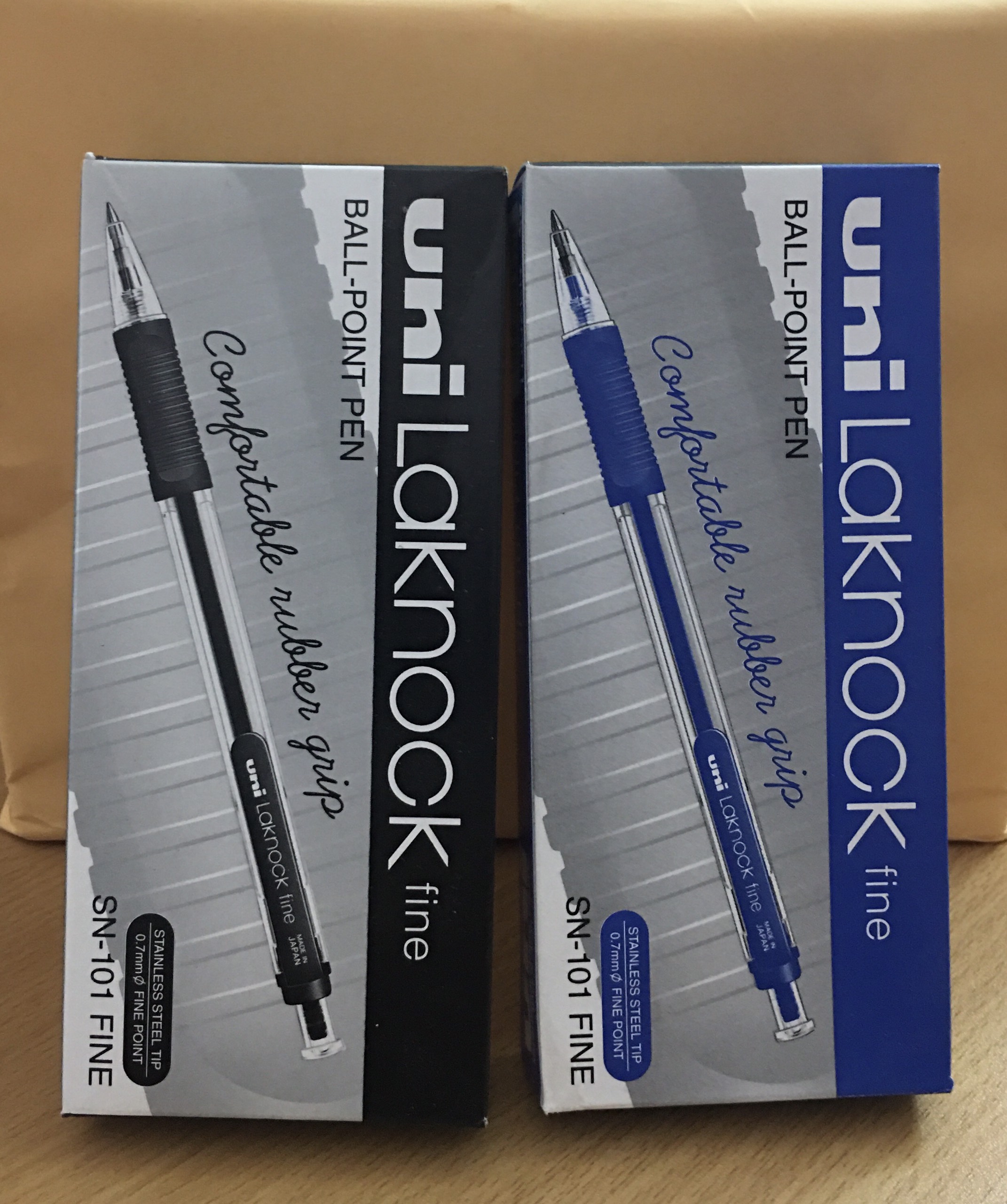 Bút bi bấm Nhật Bản Uni Lacknock fine SN-101 (12 chiếc 1 hộp)