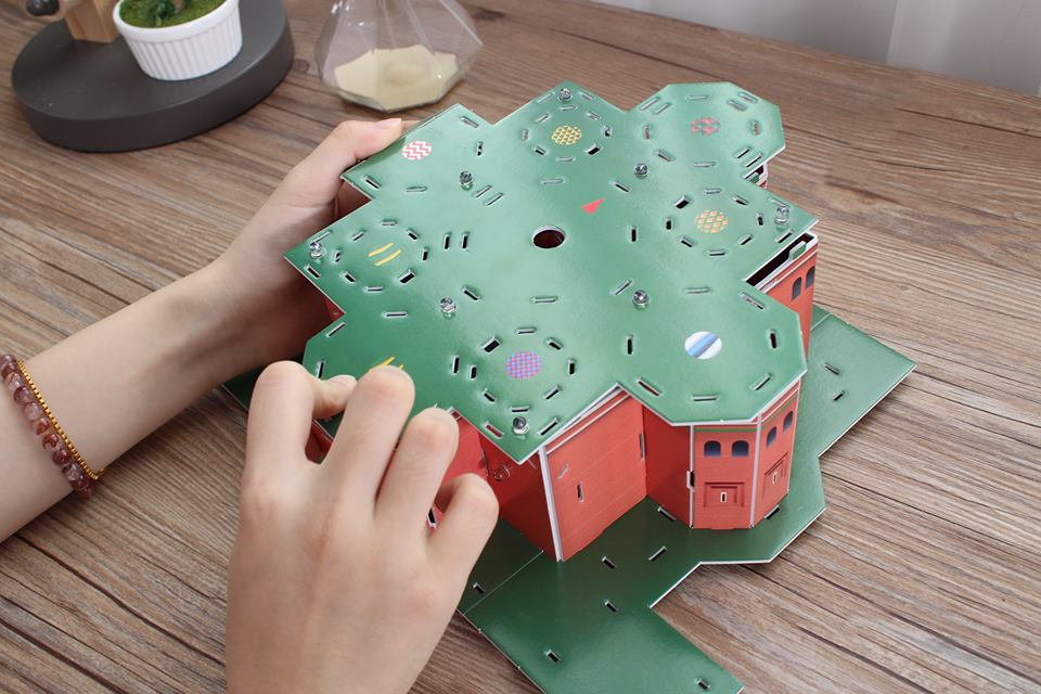 Mô hình giấy 3D CubicFun - Led Quảng Trường Đỏ - St. Basil's Cathedral- (L519h)