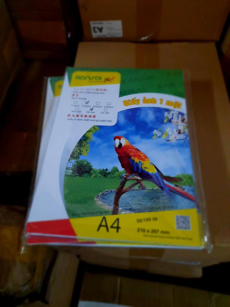 Giấy ganh bóng 1 mặt A4 250 gsm (vân bóng)