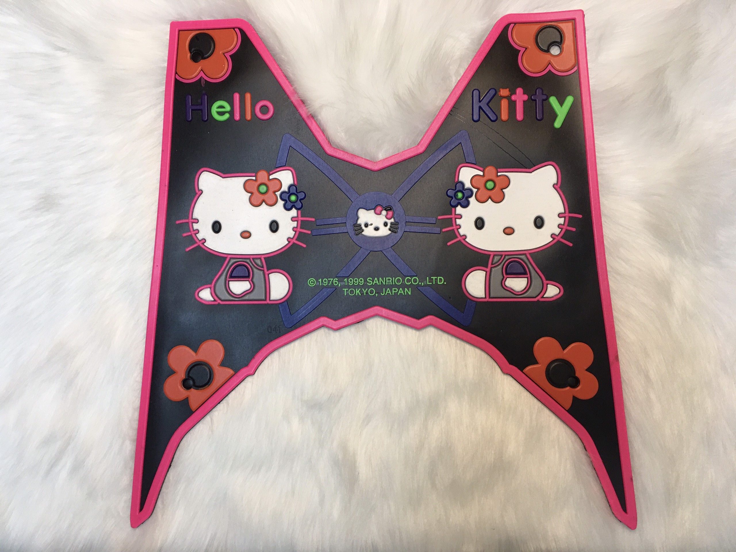 Thảm lót gác chân Vario Doremon và Hello Kitty 2018 2019