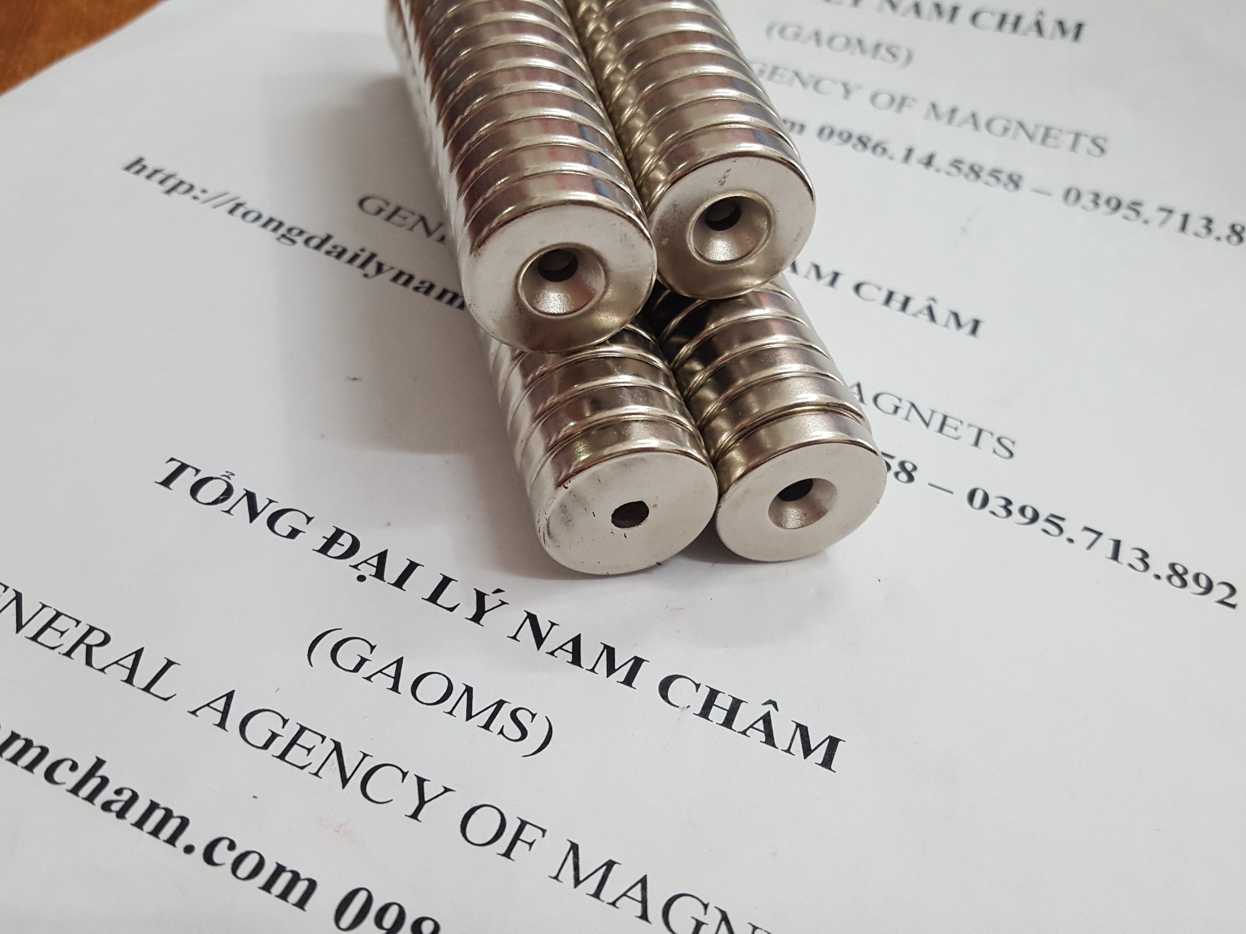 5 viên nam châm 20x5mm có lỗ vát bắt vít