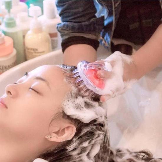 Dụng cụ gội đầu và massa đầu thư giãn