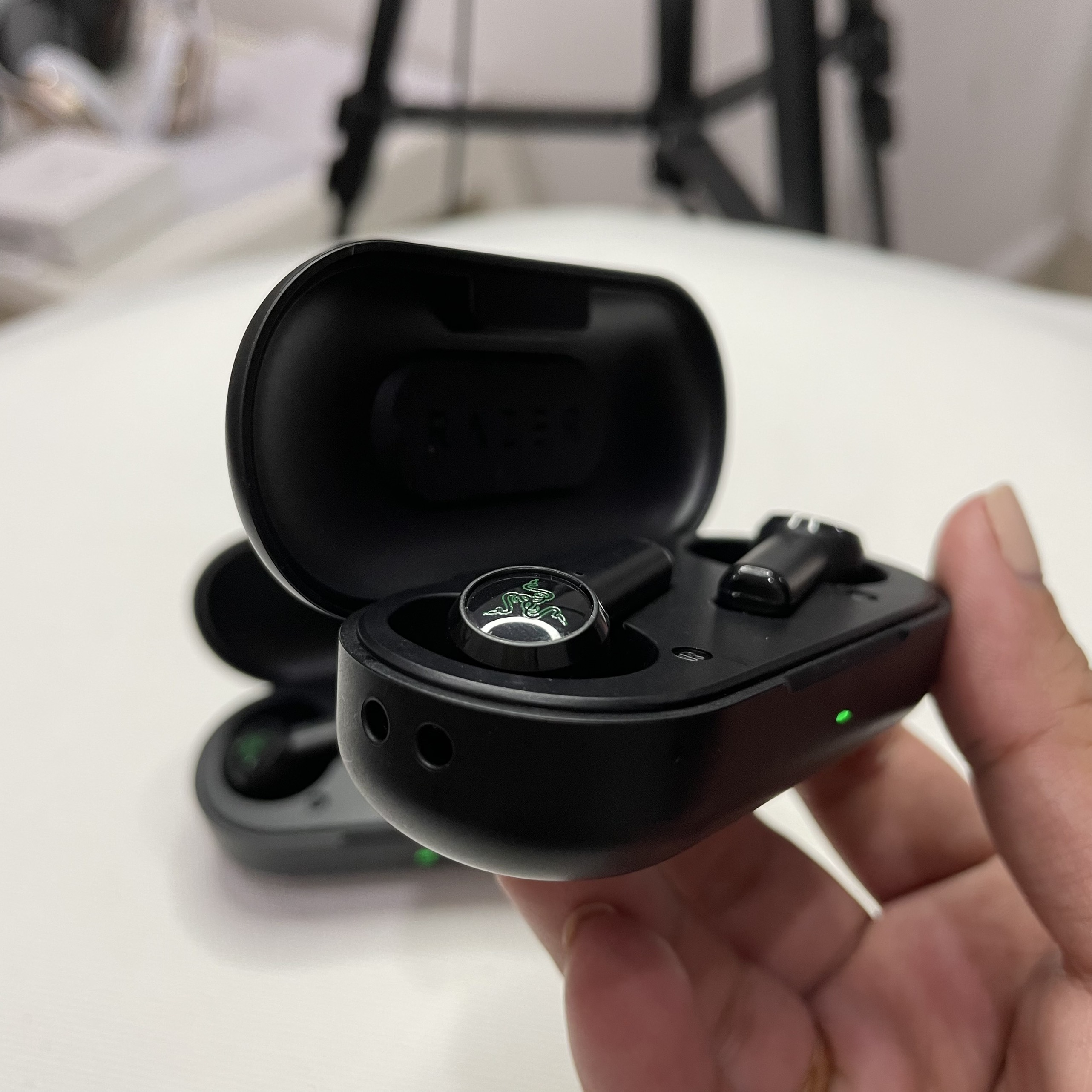 Tai nghe Razer Hammerhead True Wireless - CORAL STORE