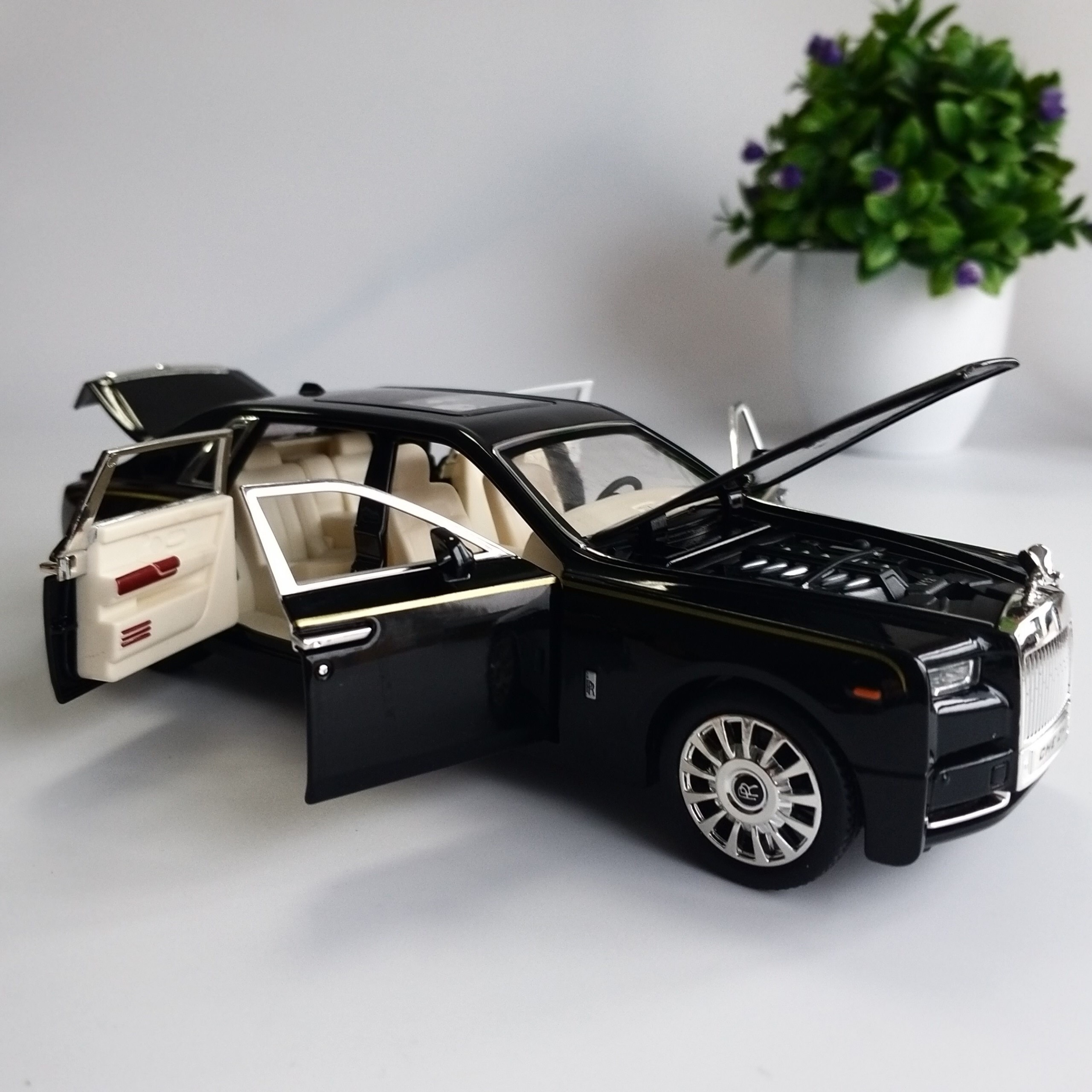 XE MÔ HÌNH Ô TÔ ROLLS ROYCE PHANTOM VIII BẰNG SẮT CAO CẤP