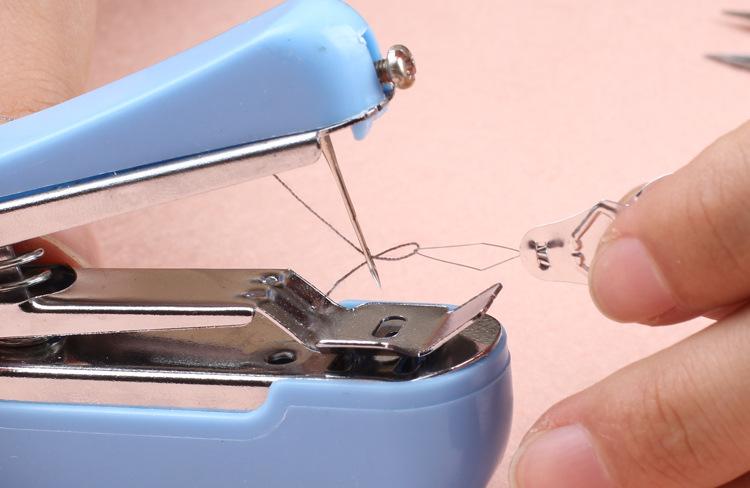 Máy Khâu Mini Cầm Tay Tiện Dụng