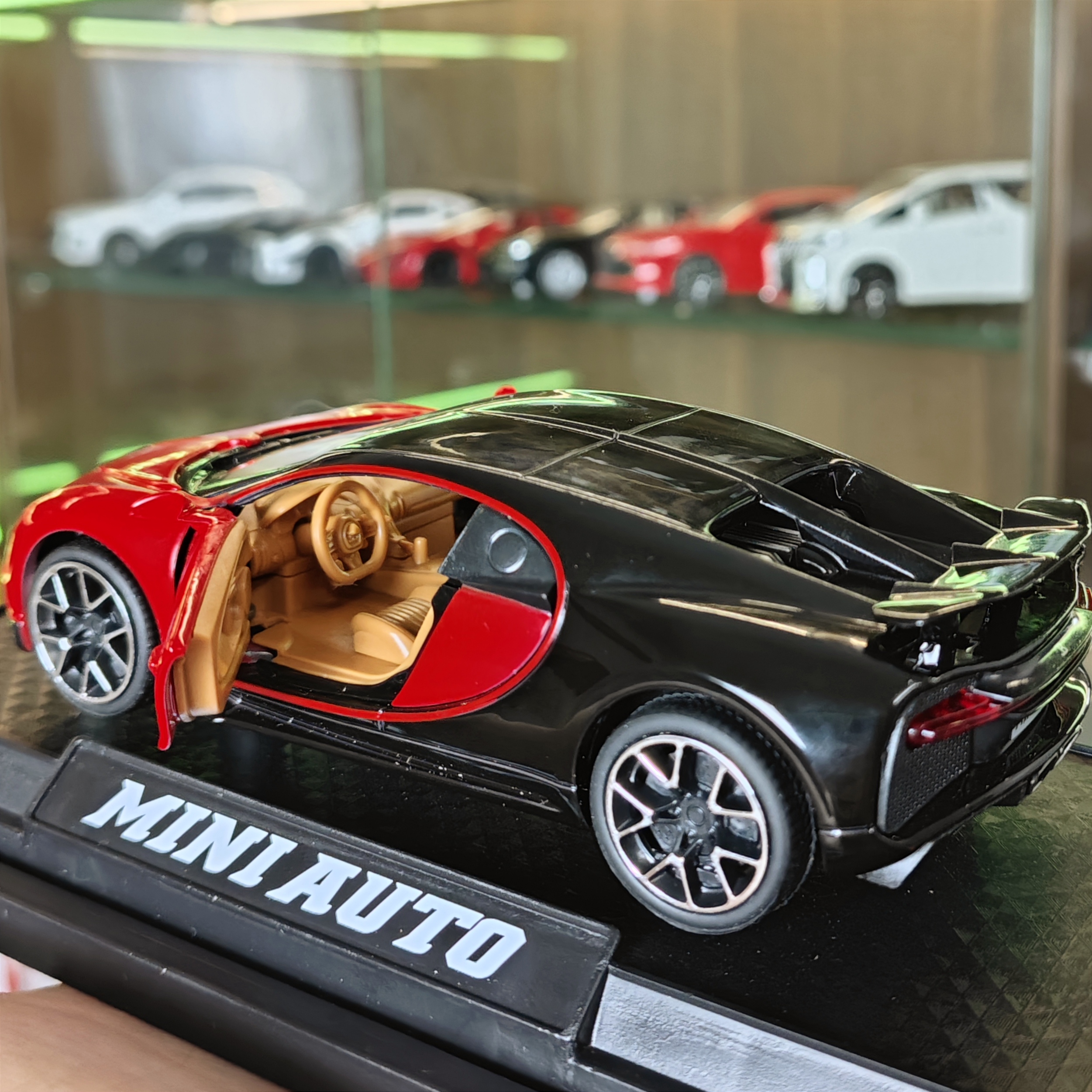 Xe mô hình sắt Bugatti Chiron tỉ lệ 1:32 hãng Miniauto đỏ đen