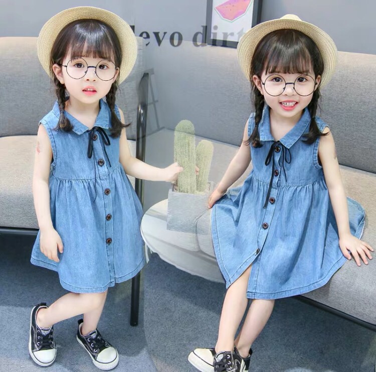 Váy bò phong cách Hàn cho bé