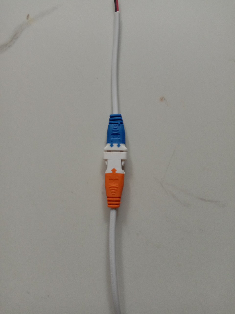 Jack cắm dùng cho đèn led thanh 220v