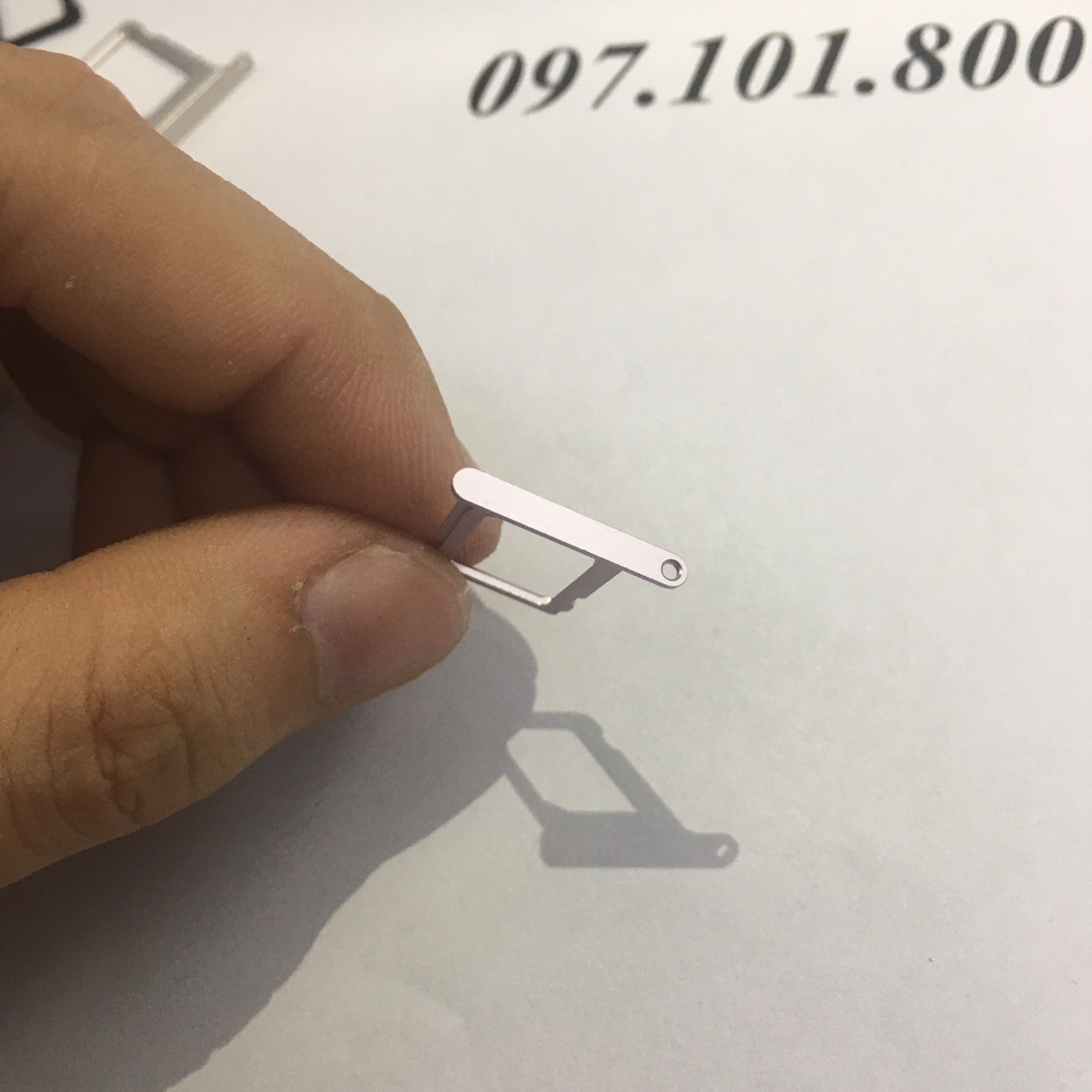 KHAY SIM IP 13 (1 SIM)