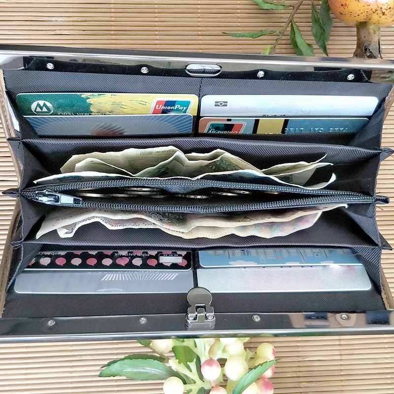 Ví cầm tay thêu hoa phong cách cổ điển