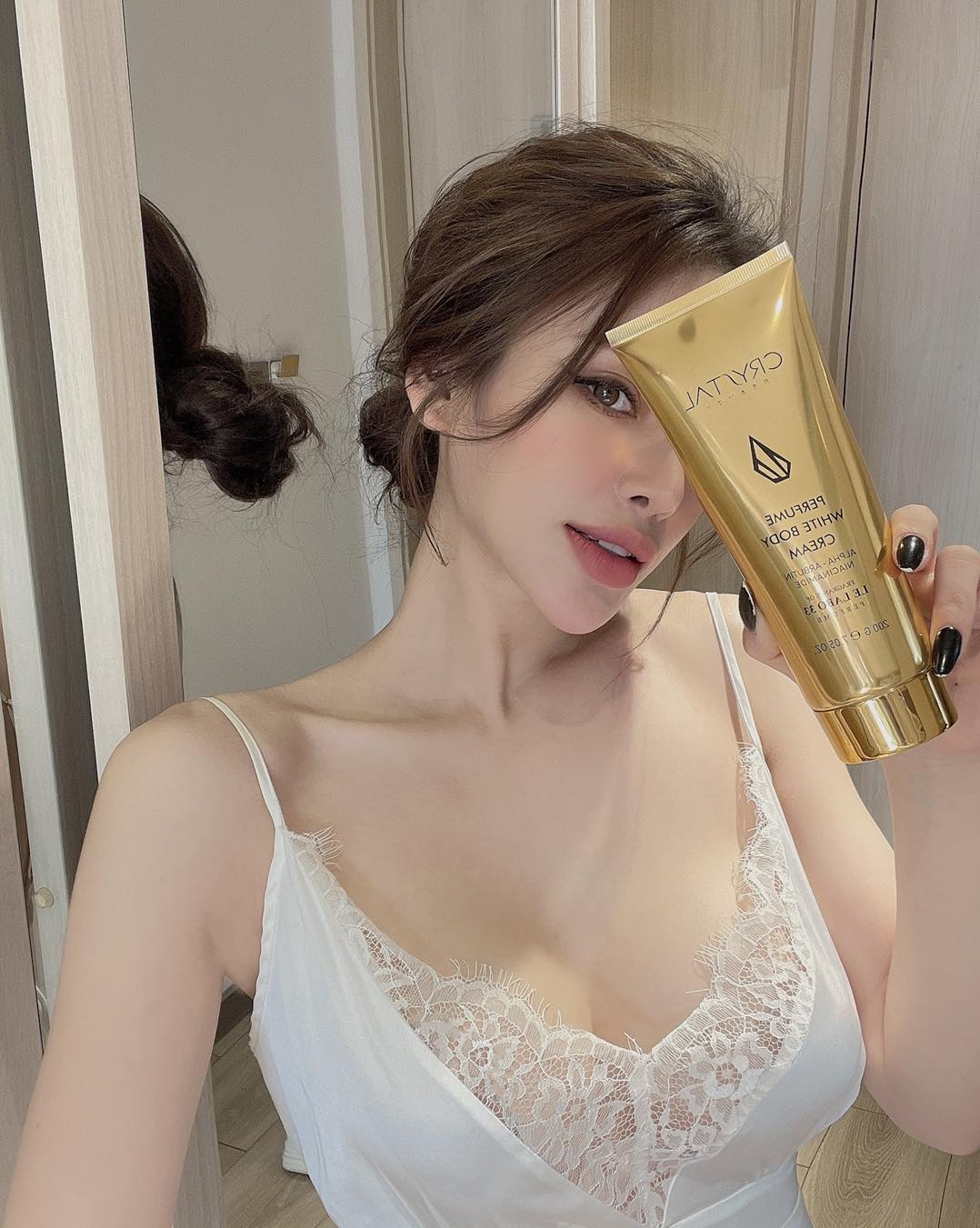 Kem dưỡng trắng da white body cream crystal 200g - 10990