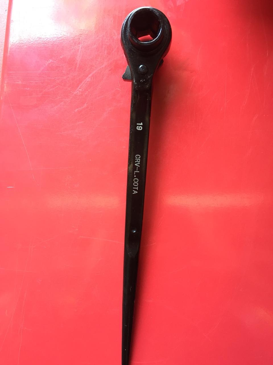 Cờ lê tự động 30-32mm; cà lê đuôi chuột; co le tu dong